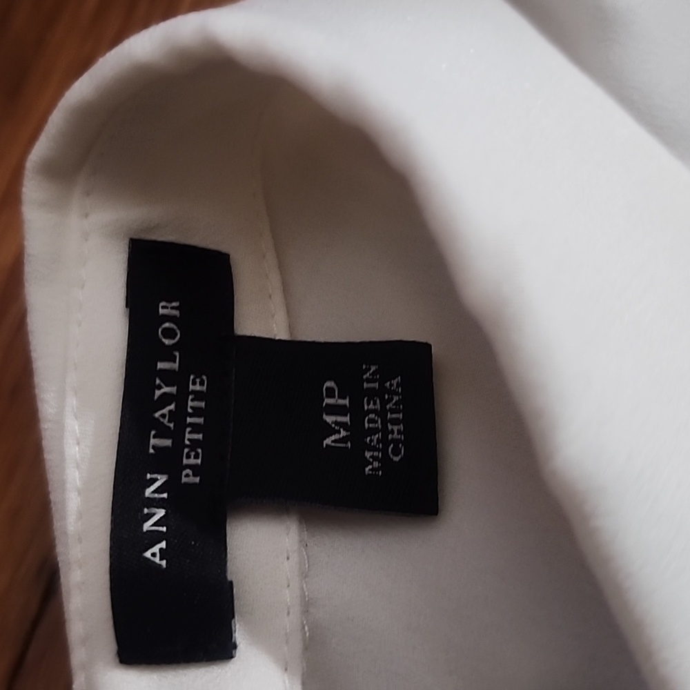 Ann Taylor Lapel Sleeveless Blouse in ivory cream, - Picture 5 of 8